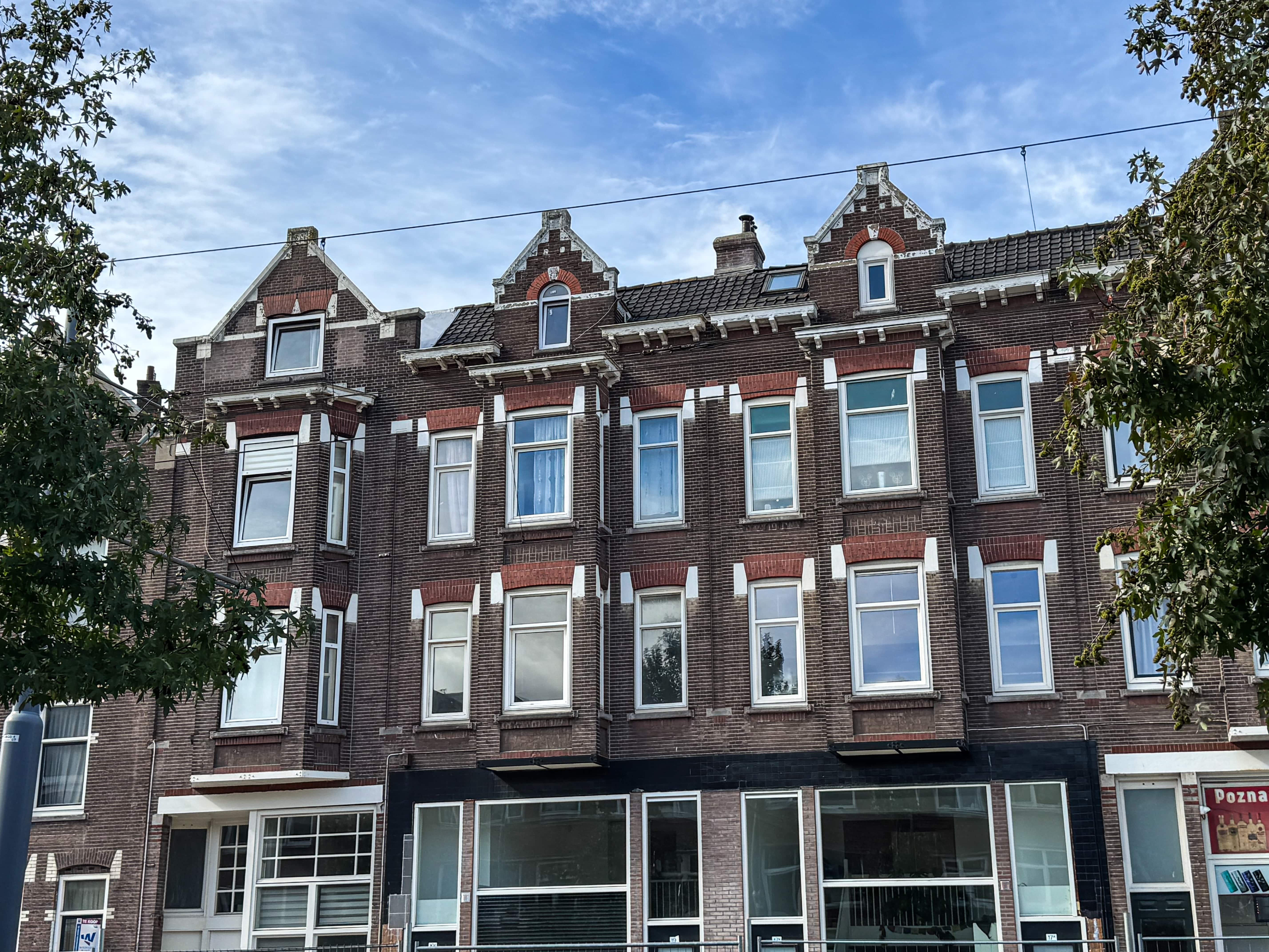 Moderne koopwoning aan Boergoensestraat 19b-01 in Rotterdam met nette gevel